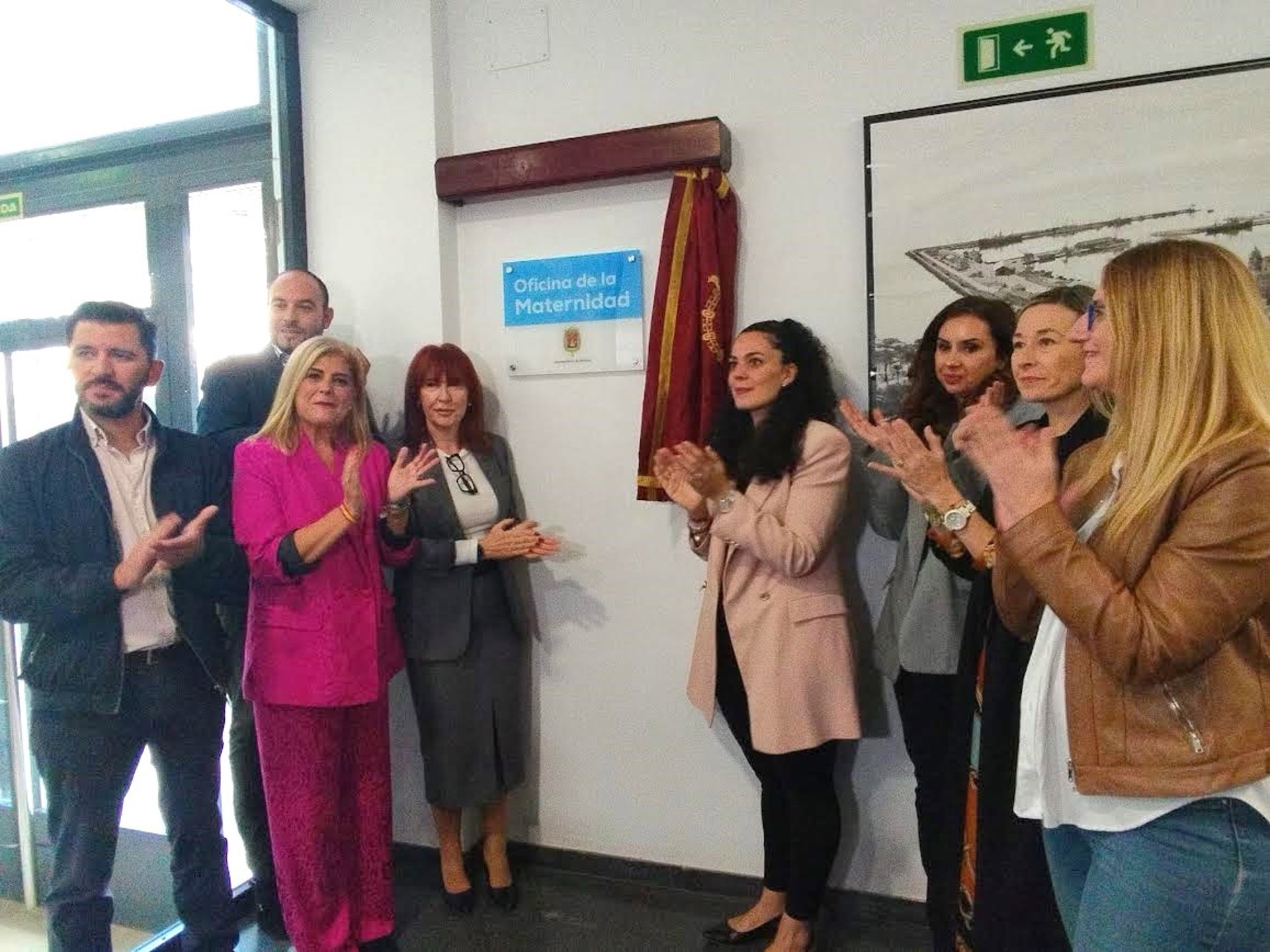 Archivo - Concejales de Vox y del gobierno local del PP durante la inauguración de Oficina de Atención a la Maternidad el 20 de noviembre de 2024 en Alicante