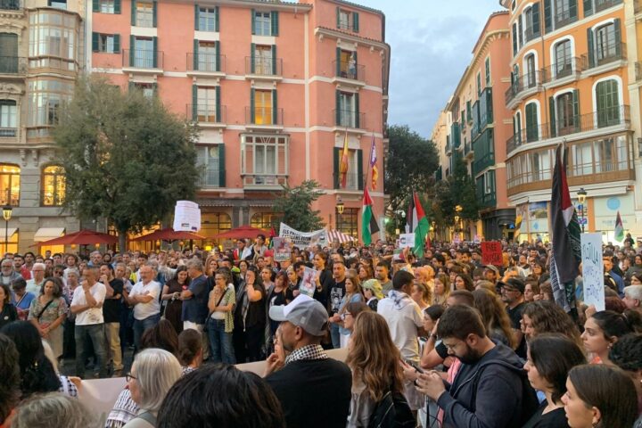 Concentració a Cort després de la intercepció de la Global Sumud Flotilla.