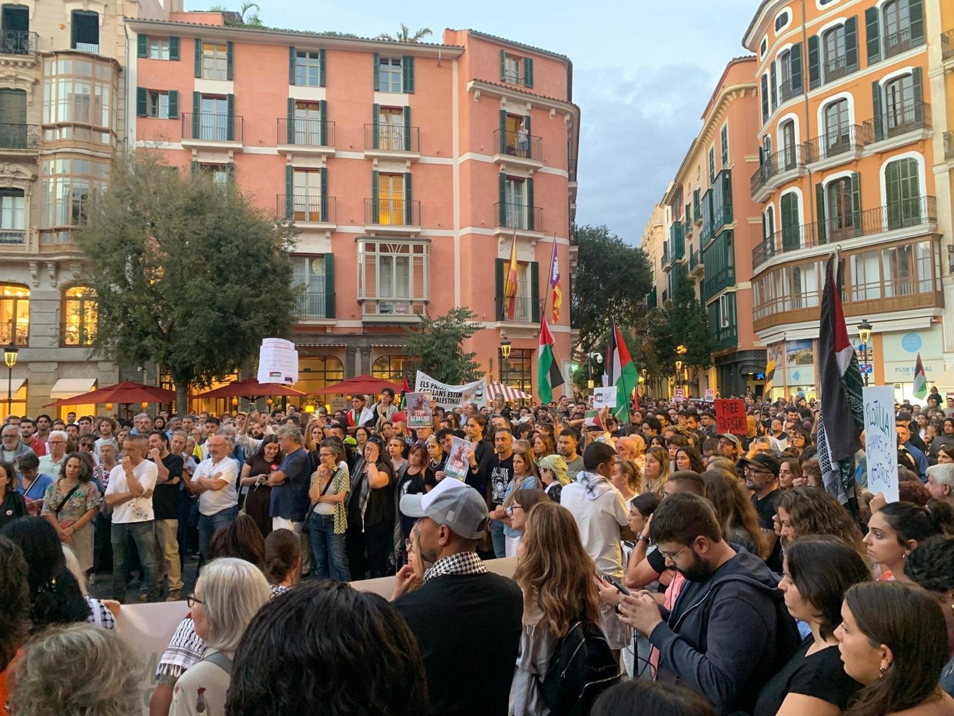 Concentració a Cort després de la intercepció de la Global Sumud Flotilla.