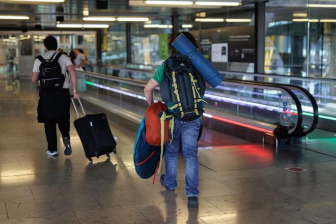 La Comissió Europea obre un procediment d’infracció contra Espanya per haver multat les aerolínies que cobren equipatge de mà