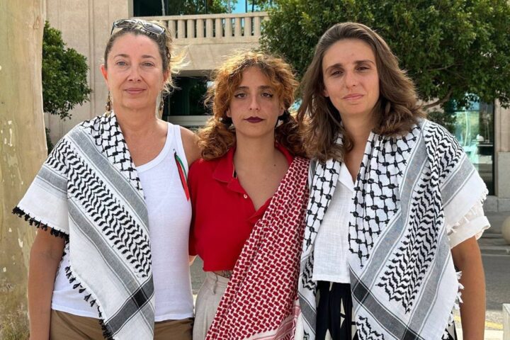 Les activistes mallorquines integrants de la Global Sumud Flotilla Reyes Rigo (esquerra), Alejandra Martínez (centre) i Lucía Muñoz (dreta).