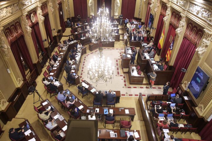 Vista general del parlament balear durant la segona jornada del debat de política general, el 8 d'octubre de 2025, a Palma (Mallorca).