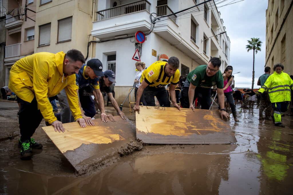 S’enfonsa la part sud del pont principal de la Ràpita pels aiguats d’octubre