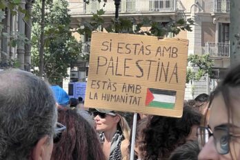 Una de les pancartes improvisades de la manifestació de dissabte.