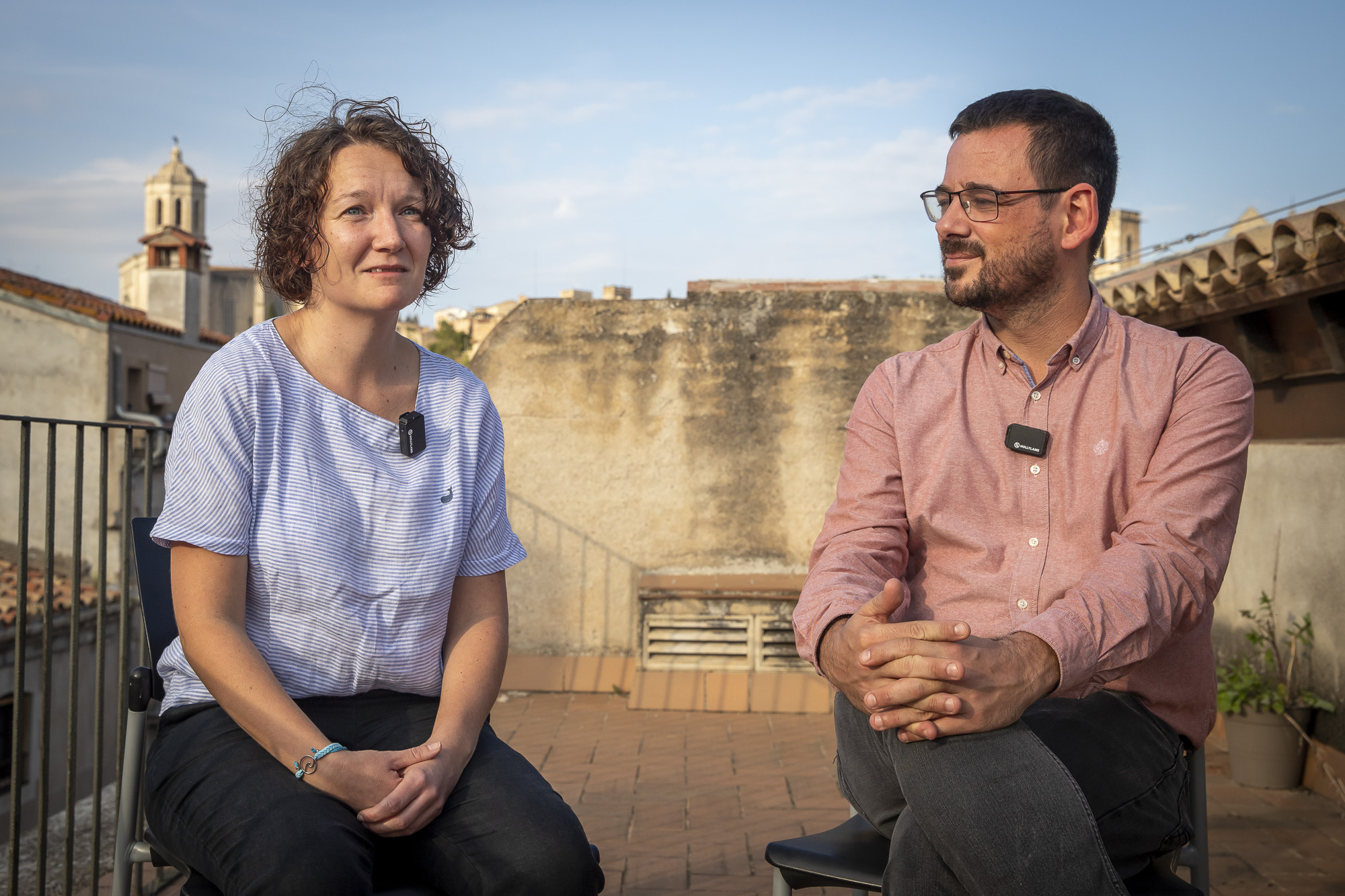La Bàrbara i Lluc Salellas, al terrat de l'Ajuntament de Girona (fotografia: Albert Salamé).