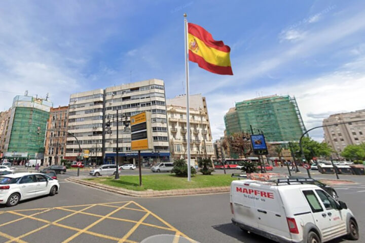 Simulació, adjunta en el projecte, de la bandera gegant