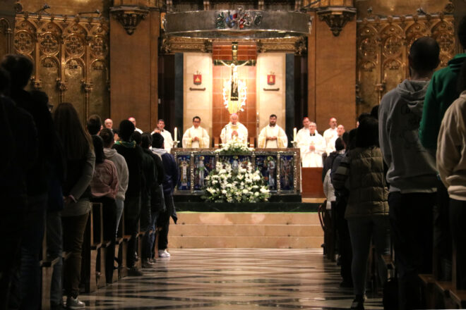 El nombre de joves creients a Catalunya no ha augmentat, però els que ho són han intensificat la pràctica religiosa