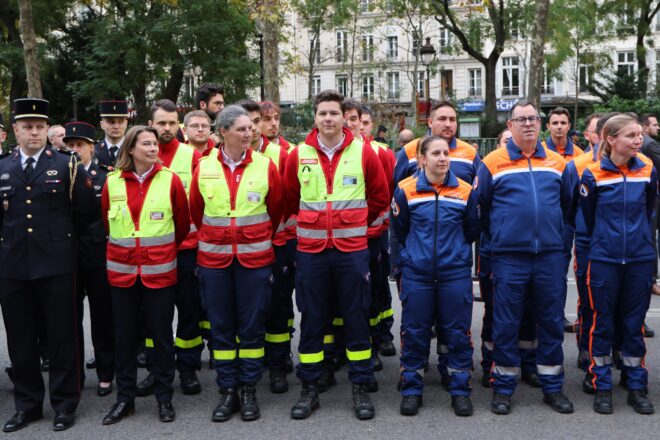 “Hi ha cicatrius que no se’n van mai”: commemoren els deu anys dels atemptats que van colpir París