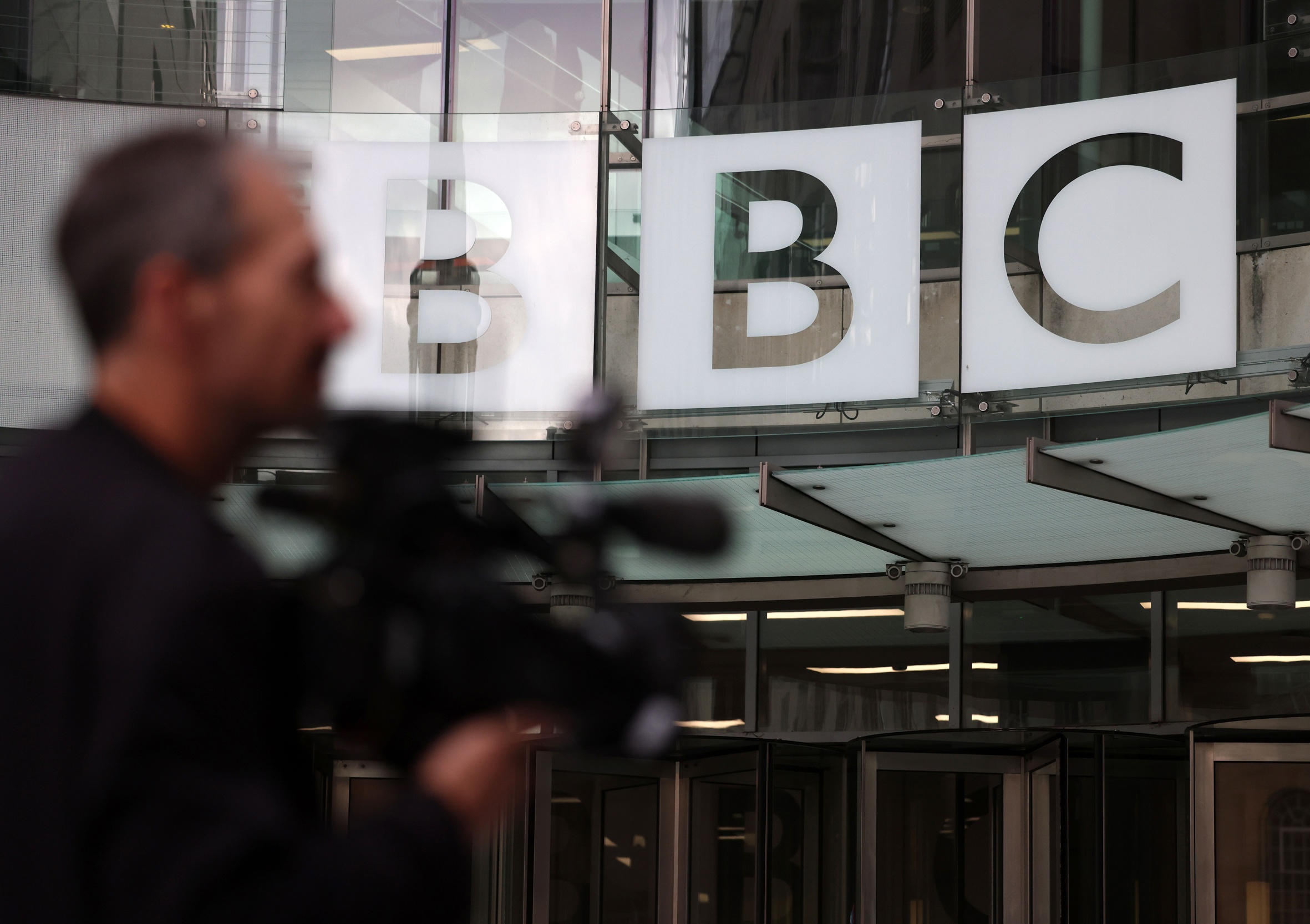 L'entrada de la seu de la BBC, a Londres, abans-d'ahir (fotografia: Andy Rain/Efe).