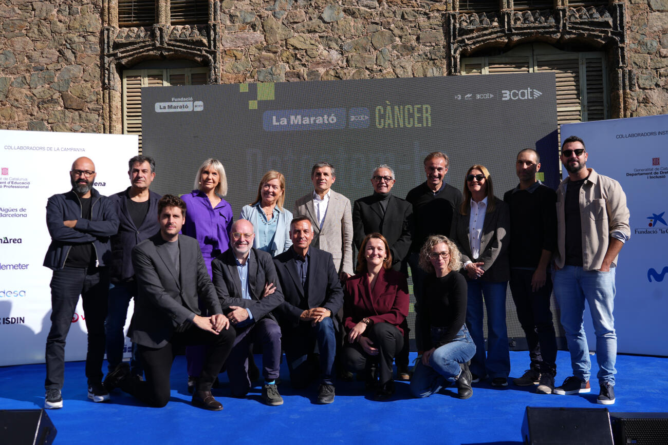 Foto de família de la presentació de La Marató de 3Cat a la Torre Bellesguard a Barcelona (fotografia: ACN / Eli Don).
