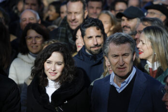 Alberto Núñez Feijóo i Isabel Ayuso, durant la concentració d'ahir. (Fotografia de Juanjo Martín)