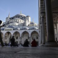 Per què el primer viatge del papa serà al Llevant?