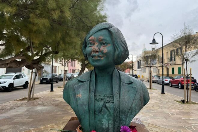 Tornen a malmetre el bust d’Aurora Picornell a Palma