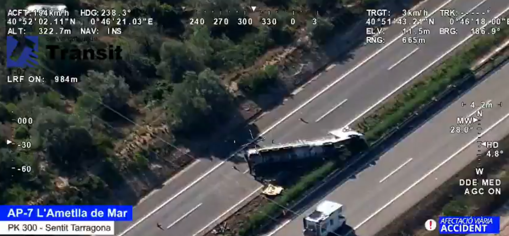 La AP-7 estarà tallada durant hores a l’Ametlla de Mar per a retirar un camió accidentat