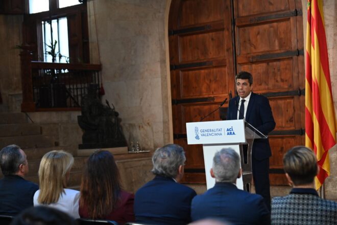 Carlos Mazón s’acomiada aferrat a les mentides que ha fabricat d’ençà del 29 d’octubre