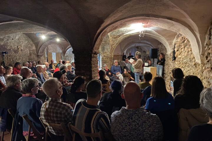 Lectura per part d'Anna Ballbona de texts del Priorat en Persona. A Cal Porrerà de Porrera.