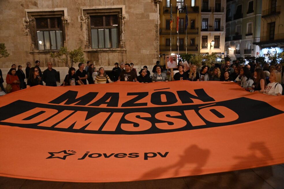 Tot esperant la dimissió de Mazón