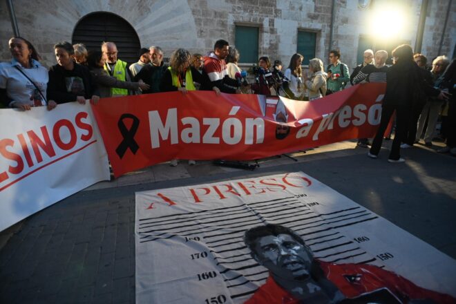 “No els deixarem respirar”: nova concentració per la compareixença de Mazón a les Corts