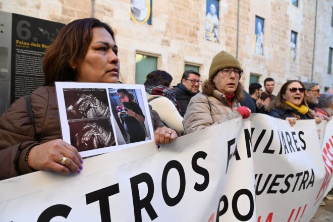 La comissió de la gota freda de les Corts cita, per fi, les associacions de víctimes