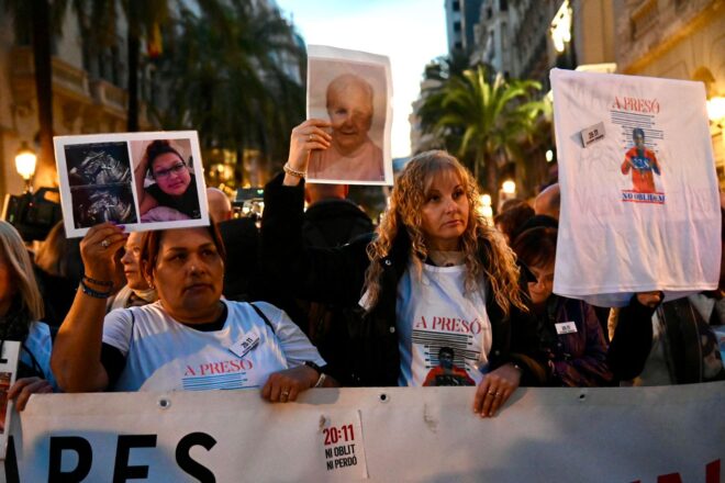 “No deixarem que es gire full”: les associacions de víctimes de la gota freda continuen exigint que Mazón deixe l’escó