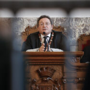 El monstre ja els devora: crònica de la caiguda humiliant d’un fiscal general