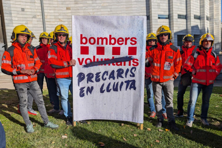 Un moment de la presentació de la demanda, aquest matí a Lleida.