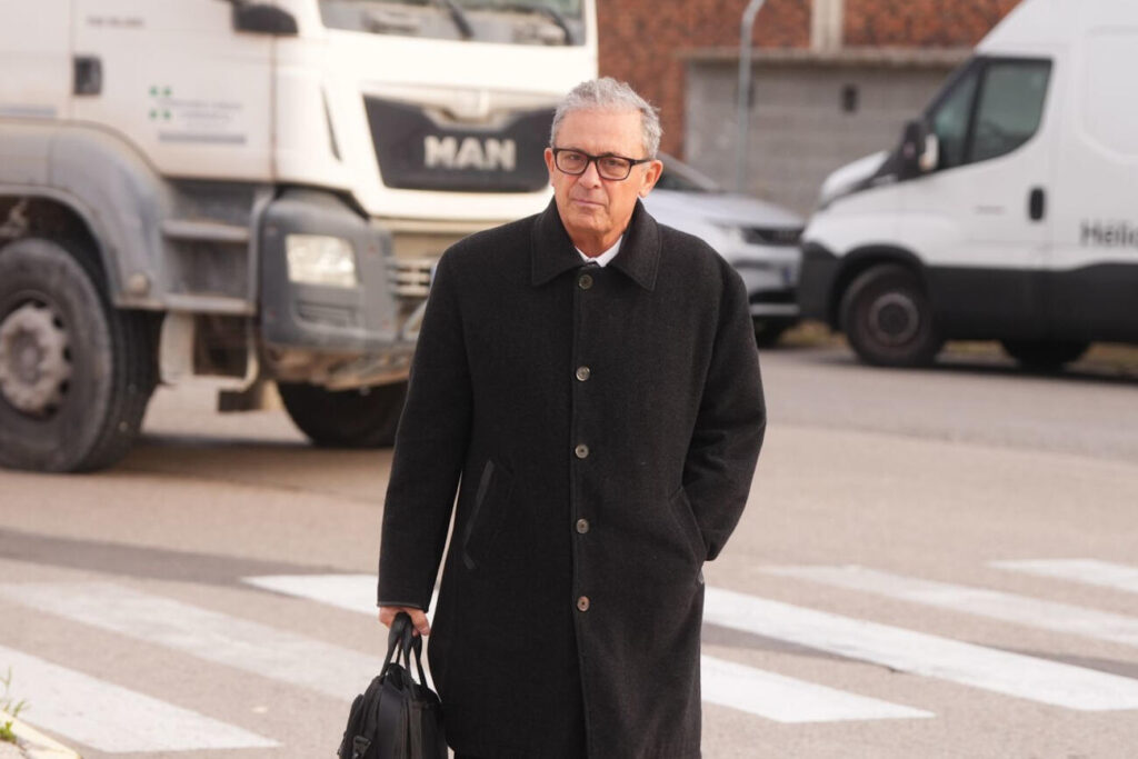 Campanyes convergents, testimonis divergents, firmes dubtoses i préstecs que sorprenen