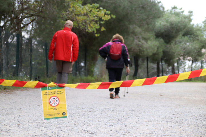 Cartell indicant la prohibició d'accedir a Collserola (fotografia: ACN / Mariona Puig).