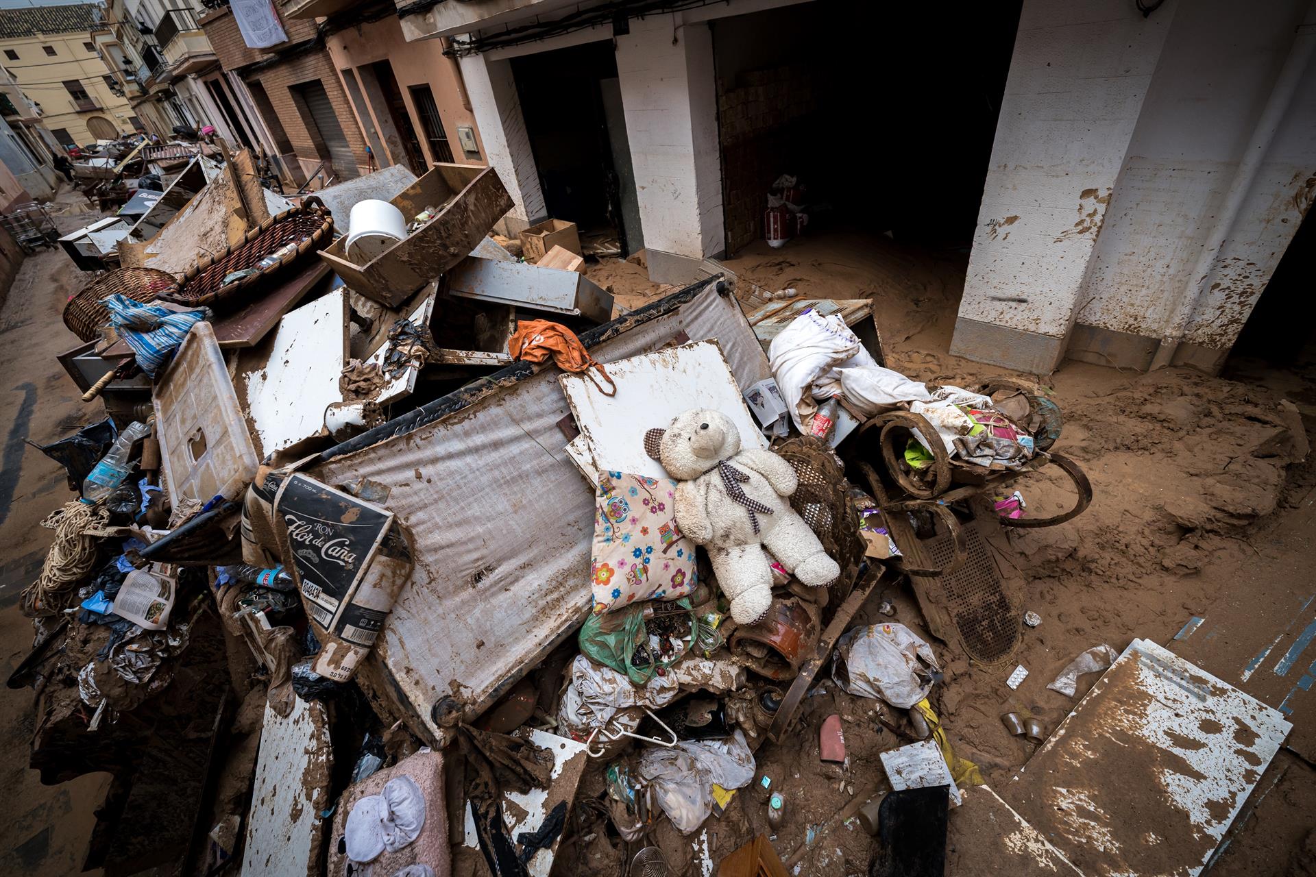 Imatge d'arxiu d'un carrer de Paiporta després de la gota freda del 29 d'octubre de 2024. Fotografia: Diego Radamés / Europa Press