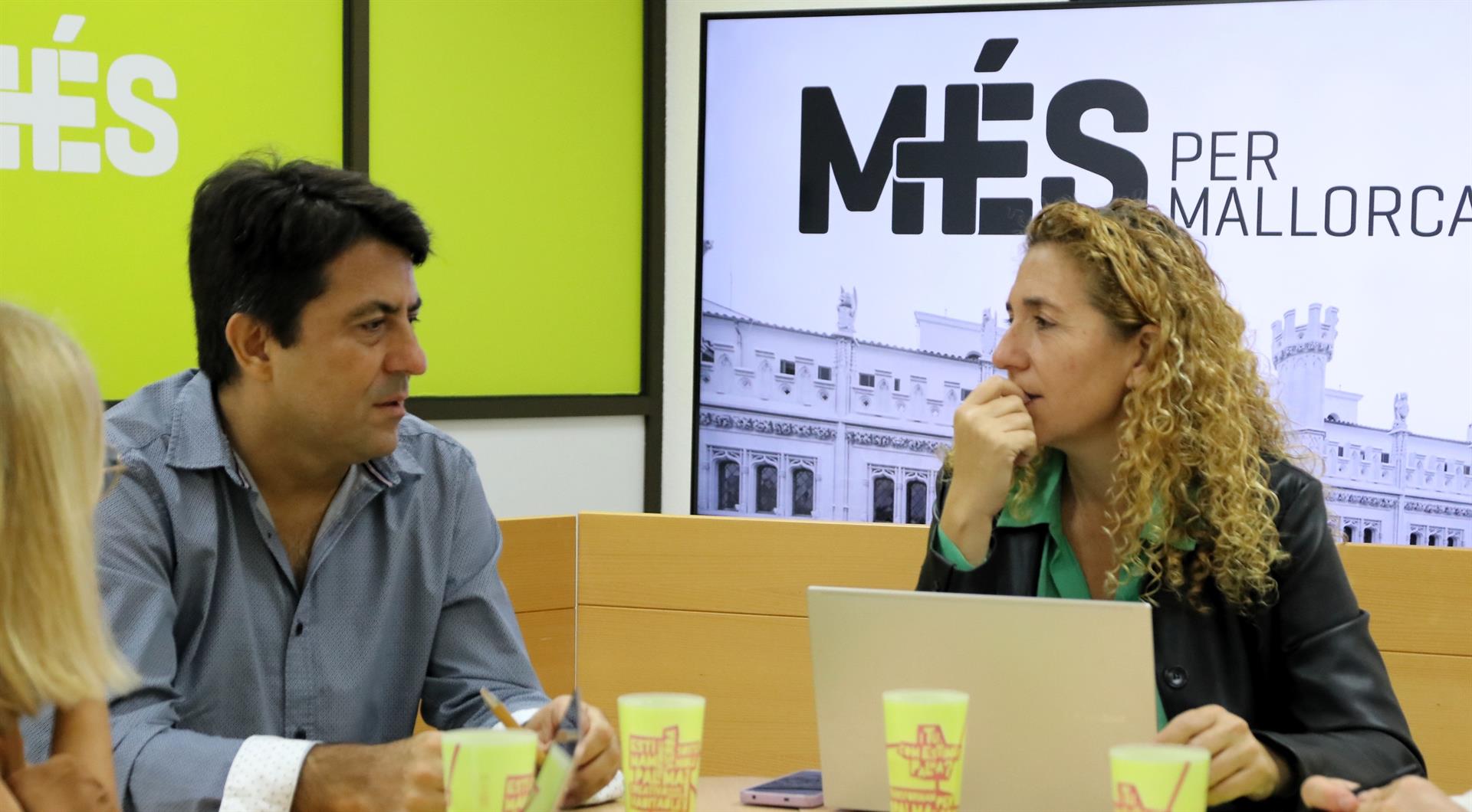 La portaveu de MÉS per Mallorca al consell, Catalina Inés Perelló, i el conseller insular de la formació Joan Llodrà