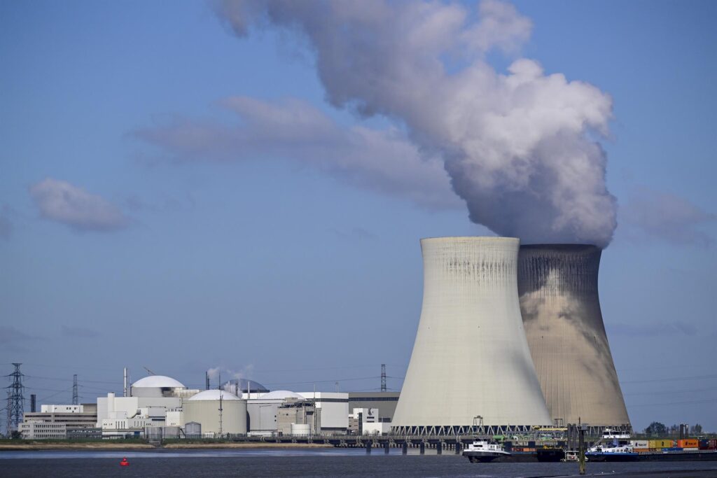 Detecten tres drons sobre una central nuclear belga