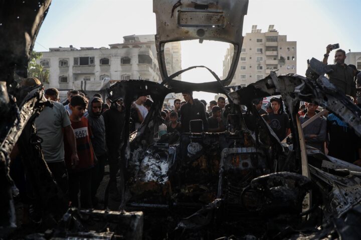 Imatge d’arxiu d’un atac israelià a Gaza, el 22 de novembre de 2025 (fotografia: Europa Press/Contacto/Rizek Abdeljawad).