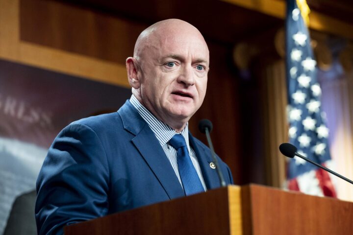 Arxiu – El congressista demòcrata senador Mark Kelly (arxiu)