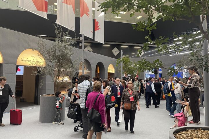 Pavelló de Barcelona a la FIL, inspirat en les places porticades (fotografia: Europa Press).