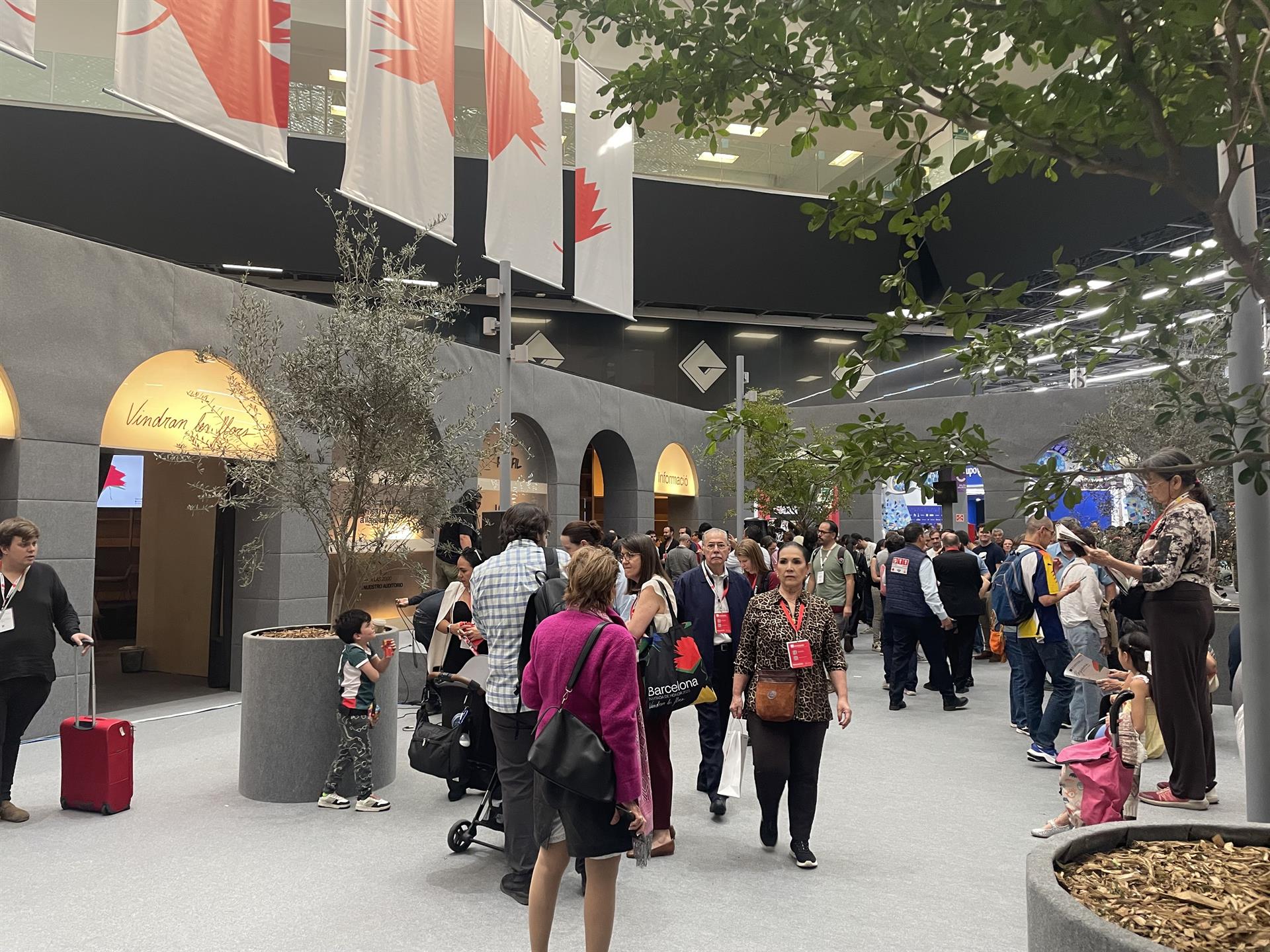 Pavelló de Barcelona a la FIL, inspirat en les places porticades (fotografia: Europa Press).