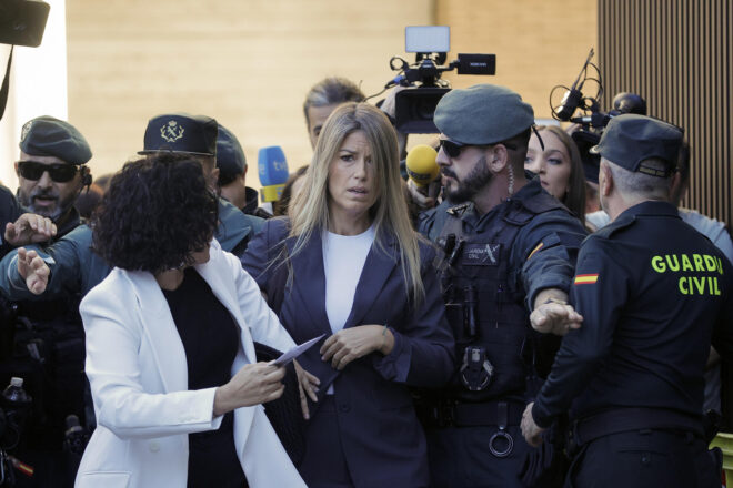 Maribel Vilaplana arriba als jutjats de Catarroja per a declarar sobre el seu dinar amb Mazón