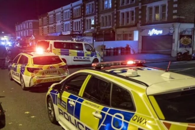 Deu ferits, nou de greus, en un apunyalament múltiple en un tren al nord de Londres