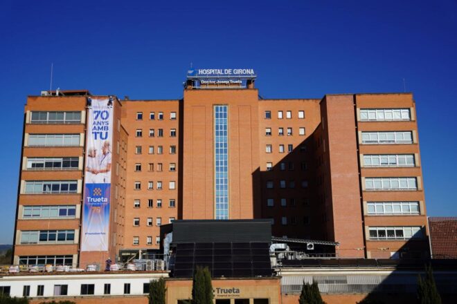 El sensesostre que va rebre una pallissa a Girona està estable dins la gravetat