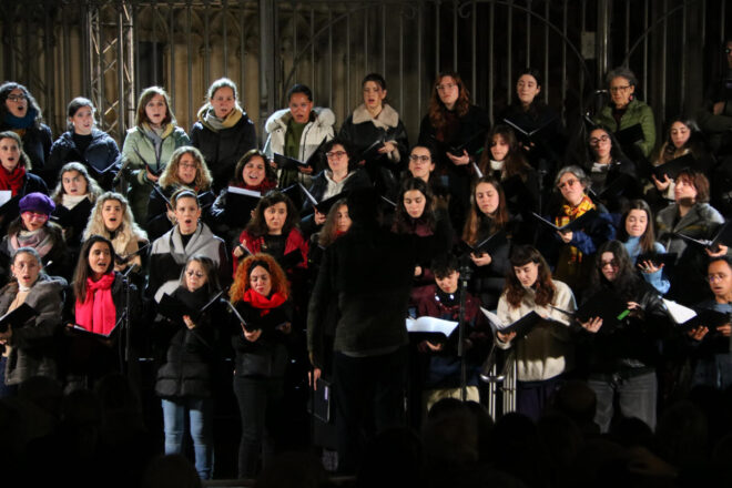 El tradicional concert de nadales de l’Orfeó Català aplega un miler de persones davant la catedral de Barcelona