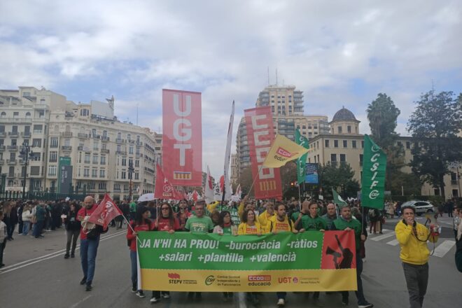 La comunitat educativa surt als carrers d’arreu del País Valencià en la jornada de vaga