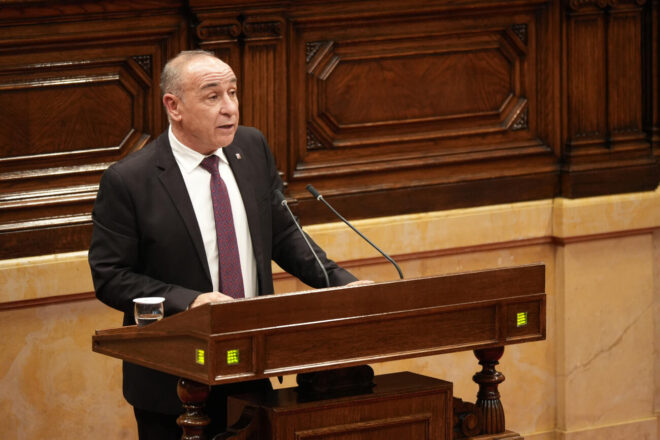 Demanen sis mesos de multa al diputat del PSC Manel Ezquerra per haver coaccionat dos agents de la policia