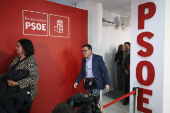 El candidat socialista Miguel Ángel Gallardo, compareix per analitzar els resultats a Mèrida. (Fotografia de Jero Morales)