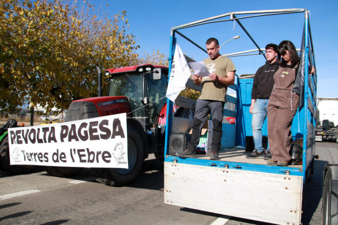 Tall de la N-340 a Amposta per denunciar l’abandonament de les Terres de l’Ebre