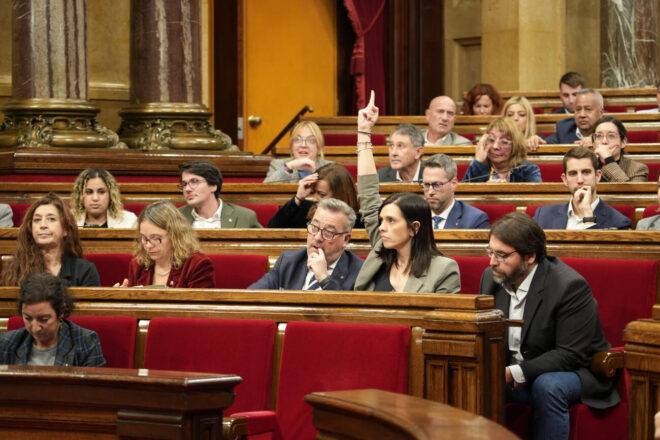 El parlament mira de tapar el forat dels lloguers de temporada i d’habitacions