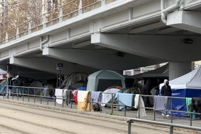 147 persones que vivien a l’antic institut B9 de Badalona ja han estat reubicades