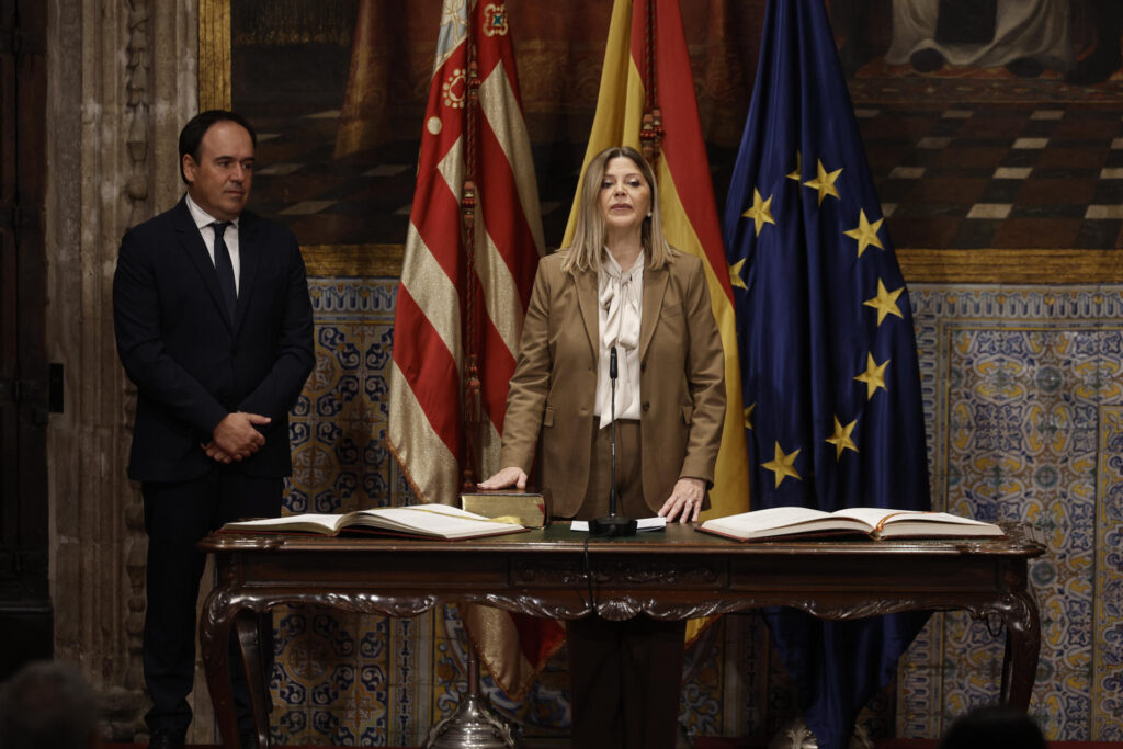 El Consell obre en plenes vacances les al·legacions al decret del batxillerat que exclou autors de la resta del país