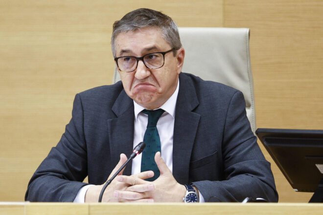 El govern de Pérez Llorca fa una passa més en l’anticatalanisme amb el currículum de batxillerat