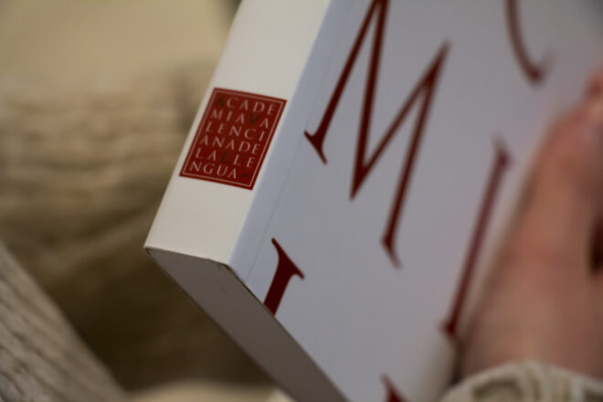 L’AVL renova un terç dels seus membres emmig de la tensió amb l’Ajuntament de València i la Generalitat