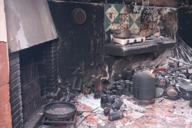 Els Mossos investiguen l’incendi intencionat de la icònica barraca de cala Estreta