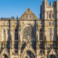 La catedral de Sant Joan el Diví, el temple més nostrat de Nova York